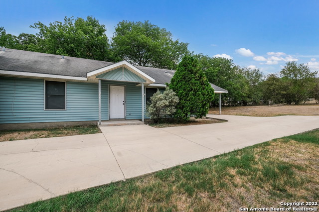 Listing photo id 0 for 2244 Eastman Ave