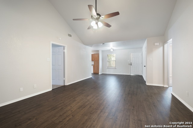 Listing photo id 6 for 2244 Eastman Ave