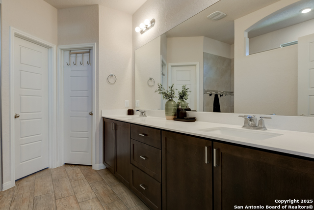 Listing photo id 8 for 216 Pudu Trail