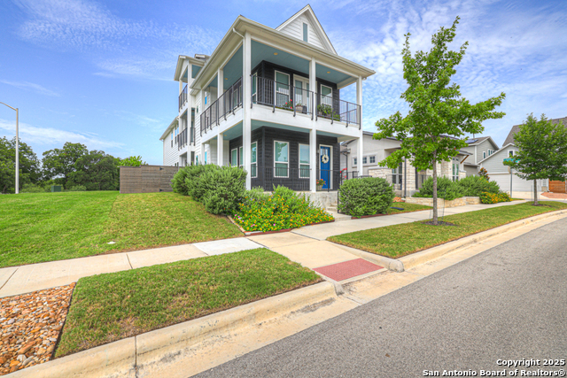 Listing photo id 2 for 605 Creekside