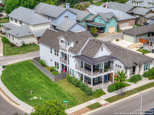 Listing photo id 3 for 605 Creekside