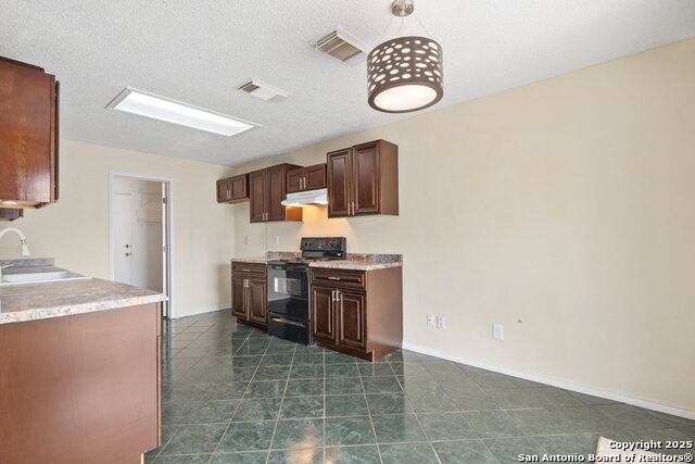 Image 11 of 38 For 7806 Larcrest Ln
