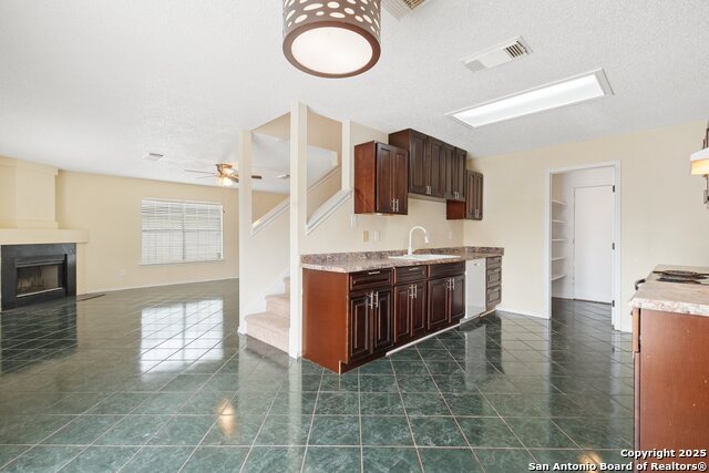 Image 12 of 38 For 7806 Larcrest Ln