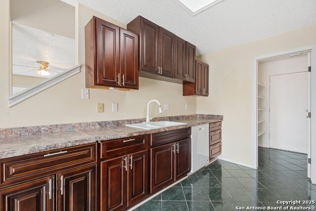 Image 13 of 38 For 7806 Larcrest Ln