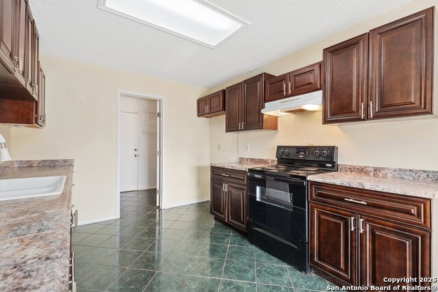 Image 14 of 38 For 7806 Larcrest Ln