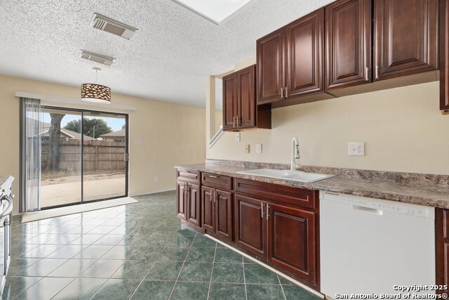 Image 15 of 38 For 7806 Larcrest Ln