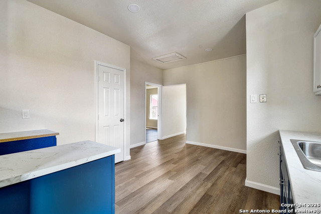 Image 10 of 23 For 718 Highland E