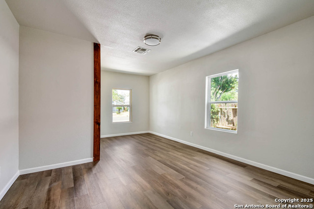 Image 14 of 23 For 718 Highland E