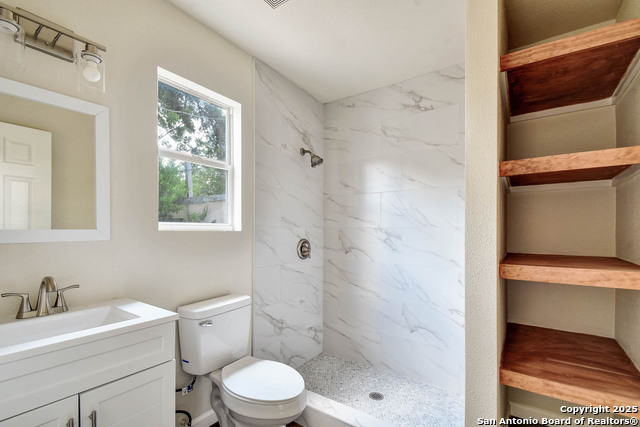 Image 17 of 23 For 718 Highland E