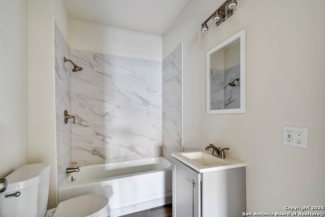 Image 18 of 23 For 718 Highland E