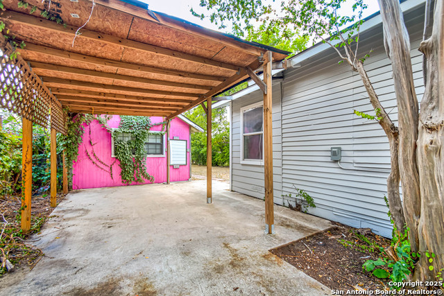 Image 21 of 23 For 718 Highland E