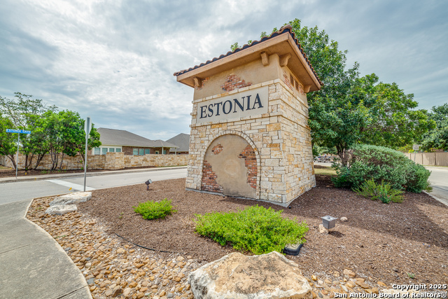 Image 44 of 60 For 8406 Loska Green