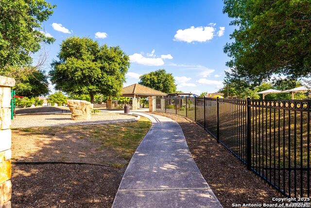 Image 52 of 60 For 8406 Loska Green