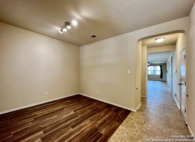 Image 9 of 60 For 8406 Loska Green