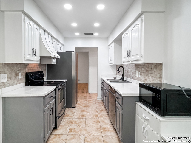 Image 11 of 32 For 7859 Hawk Trail