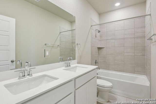 Image 26 of 42 For 9626 Grand Via Blvd