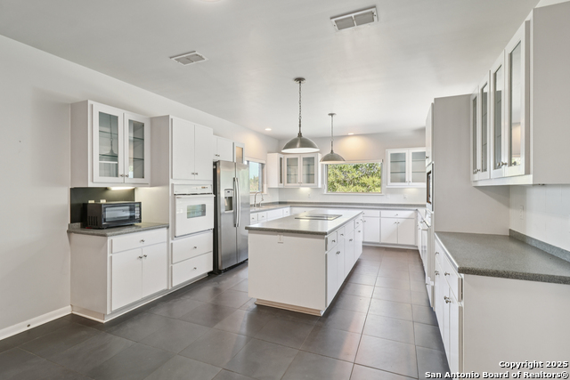 Listing photo id 11 for 2905 Hidden Elm