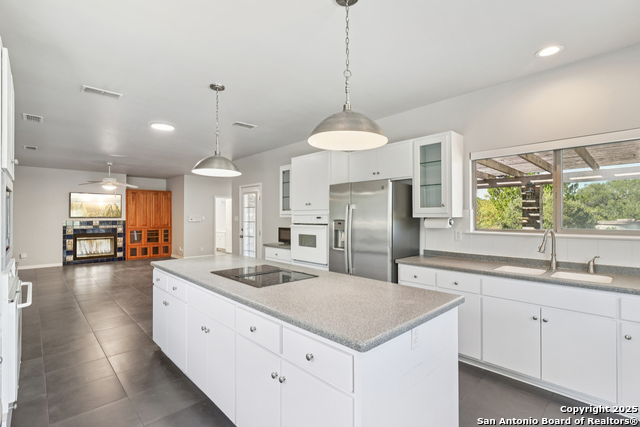 Listing photo id 13 for 2905 Hidden Elm