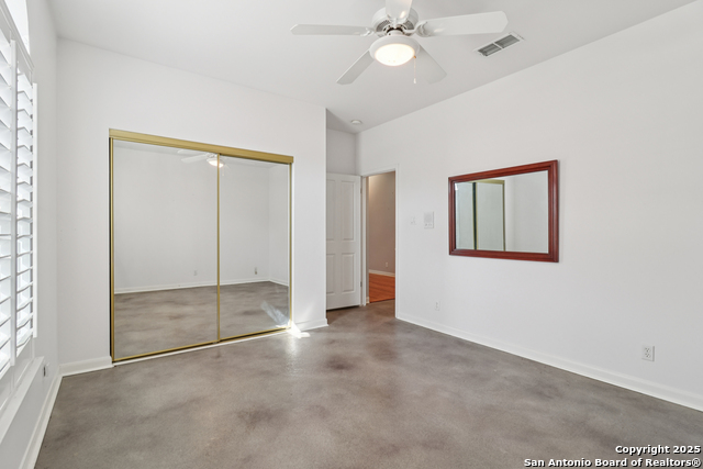 Listing photo id 15 for 2905 Hidden Elm
