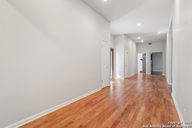 Listing photo id 17 for 2905 Hidden Elm