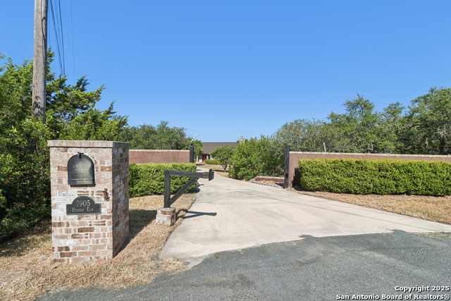 Listing photo id 0 for 2905 Hidden Elm