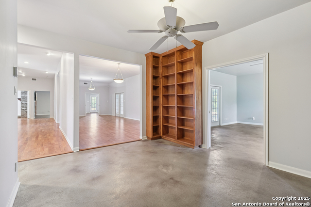 Listing photo id 18 for 2905 Hidden Elm