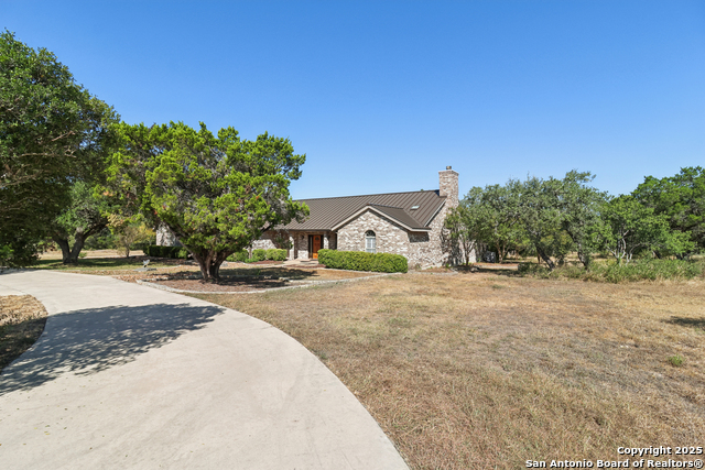 Listing photo id 1 for 2905 Hidden Elm