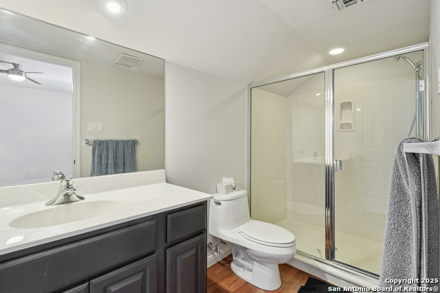 Listing photo id 33 for 2905 Hidden Elm