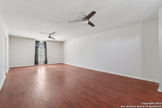 Listing photo id 34 for 2905 Hidden Elm