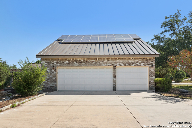 Listing photo id 36 for 2905 Hidden Elm