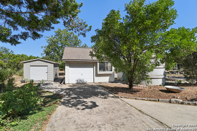 Listing photo id 37 for 2905 Hidden Elm