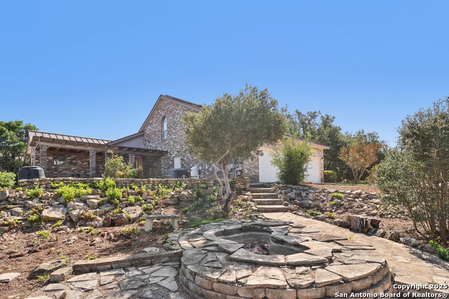 Listing photo id 43 for 2905 Hidden Elm