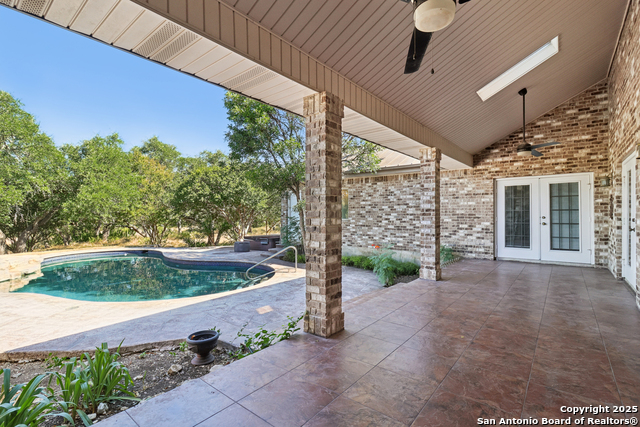 Listing photo id 44 for 2905 Hidden Elm