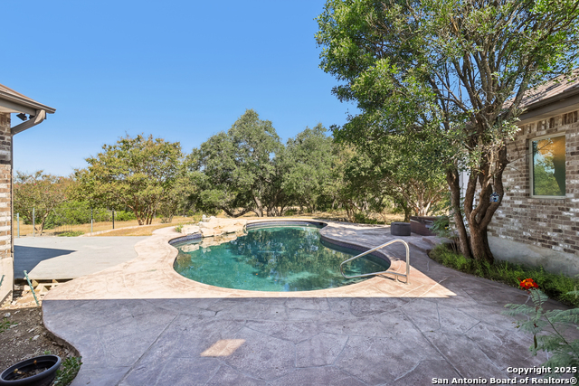 Listing photo id 45 for 2905 Hidden Elm