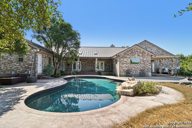 Listing photo id 48 for 2905 Hidden Elm