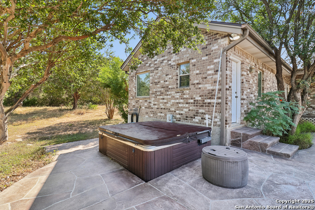 Listing photo id 49 for 2905 Hidden Elm