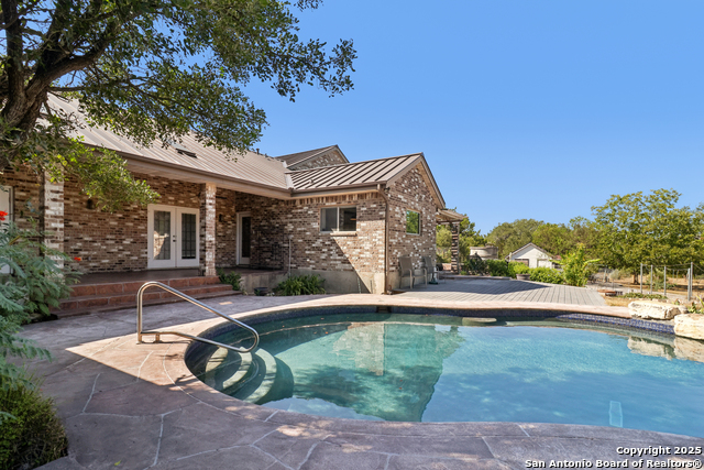 Listing photo id 50 for 2905 Hidden Elm