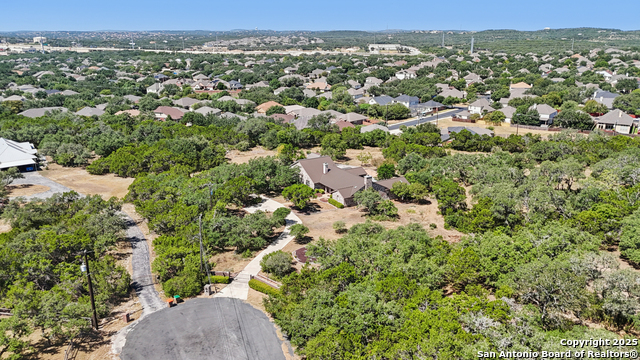 Listing photo id 51 for 2905 Hidden Elm
