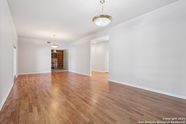 Listing photo id 5 for 2905 Hidden Elm