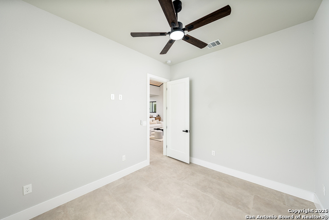 Listing photo id 35 for 26617 Timberline