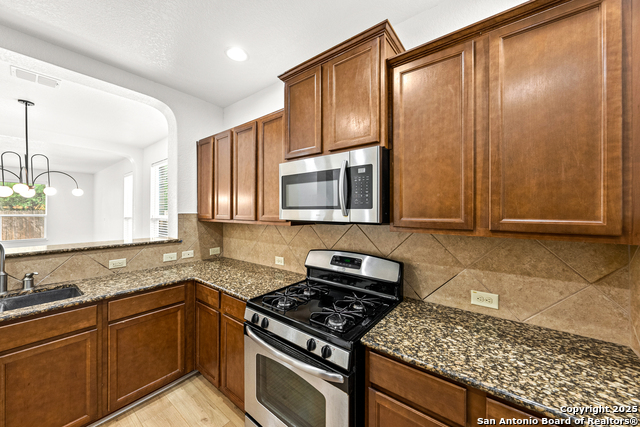 Image 21 of 48 For 13515 Ashmont