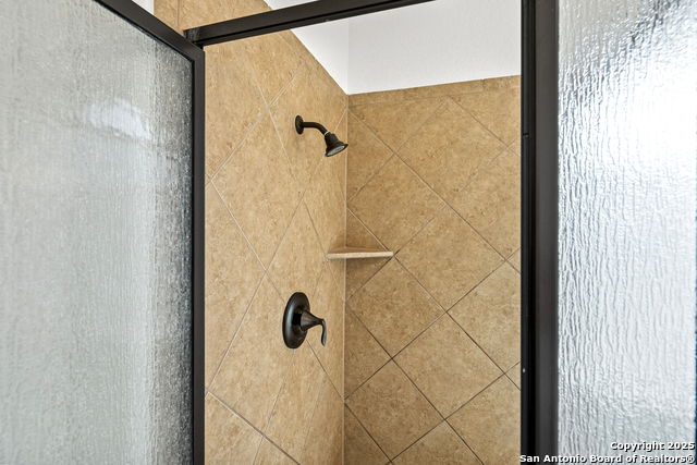 Image 31 of 48 For 13515 Ashmont