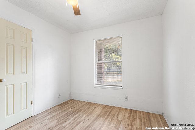 Image 14 of 21 For 315 Jean St  