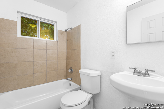 Image 16 of 21 For 315 Jean St  