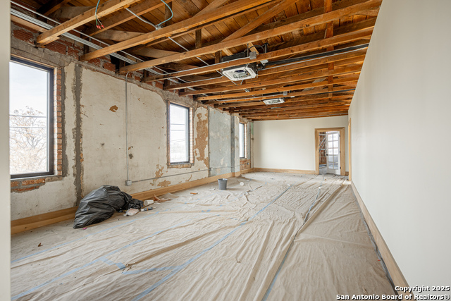 Listing photo id 8 for 2601 Flores S