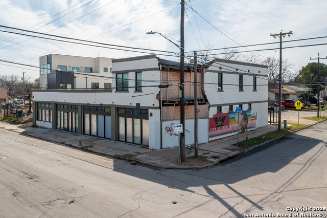 Listing photo id 4 for 2601 Flores S