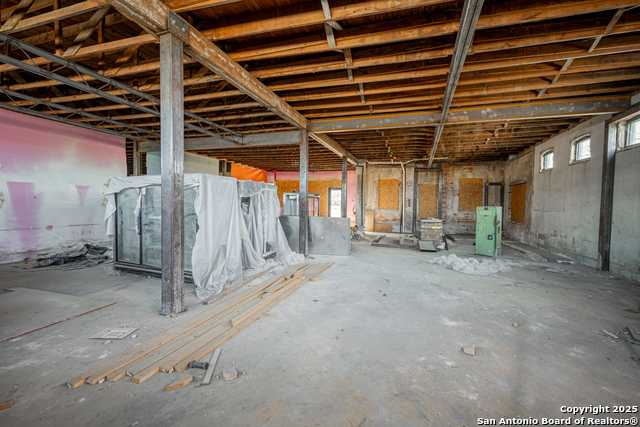 Listing photo id 5 for 2601 Flores S