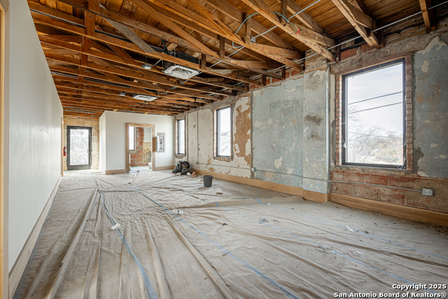 Listing photo id 7 for 2601 Flores S