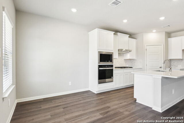 Listing photo id 8 for 17035 Blaise Terrace