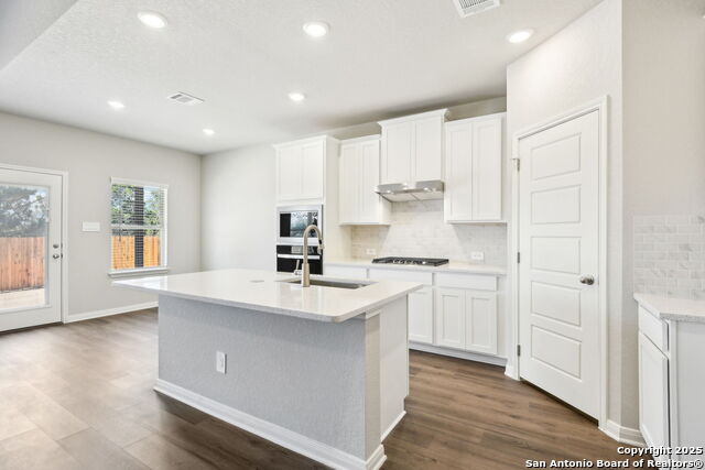 Listing photo id 9 for 17035 Blaise Terrace